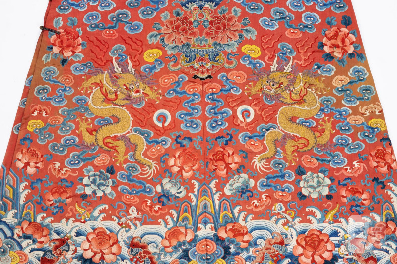 An embroidered red ground five clawed dragon 'female' formal robe, - 图3